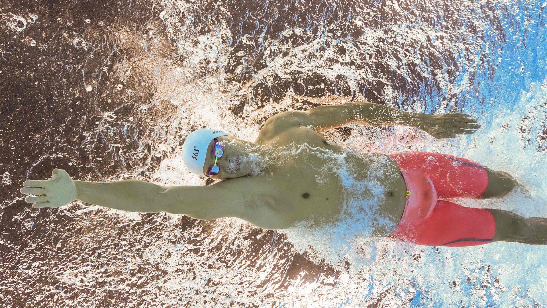 冠军争夺战:积分榜领头羊遭遇连败,争冠形势突变,冠军争霸赛是什么意思